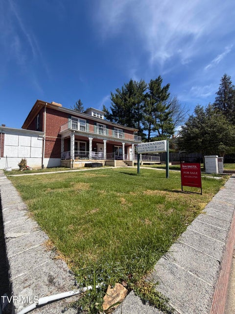 Photo #2: 221 Main Street