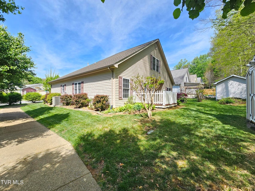 Photo #3: 22 Bedding Place