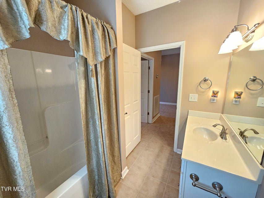 Photo #14: 22 Bedding Place