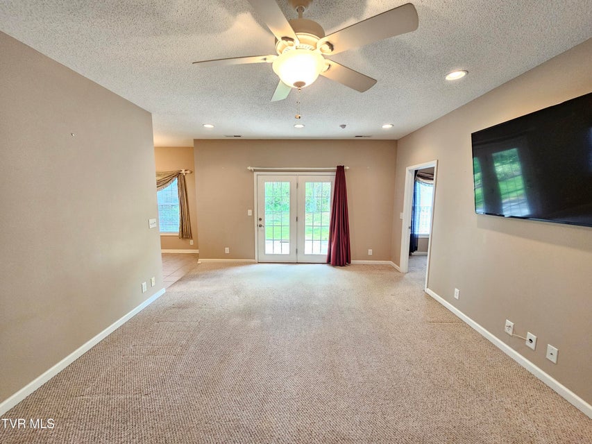 Photo #15: 22 Bedding Place