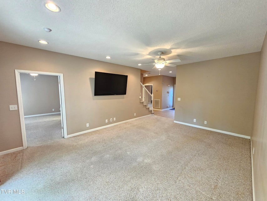 Photo #16: 22 Bedding Place