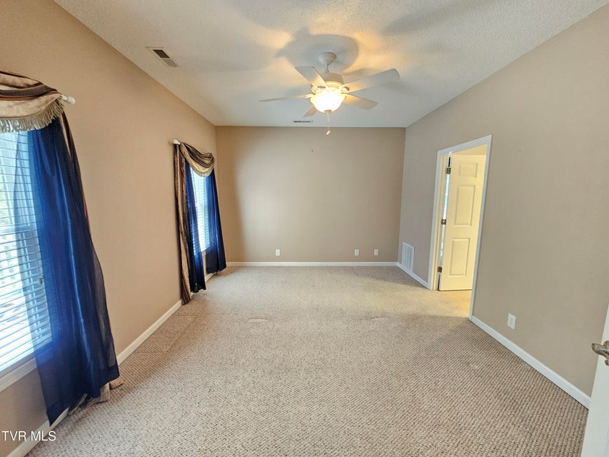 Photo #17: 22 Bedding Place