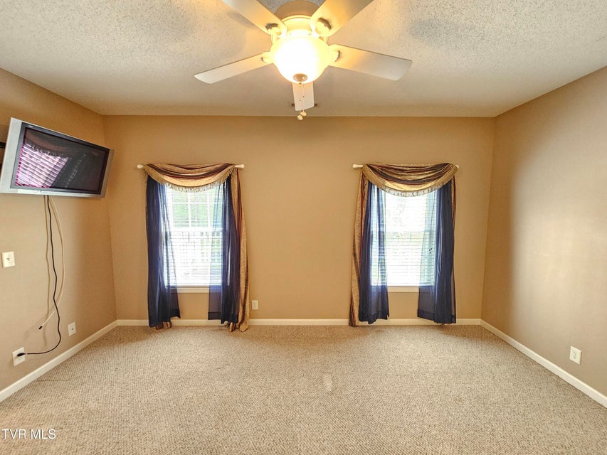 Photo #18: 22 Bedding Place