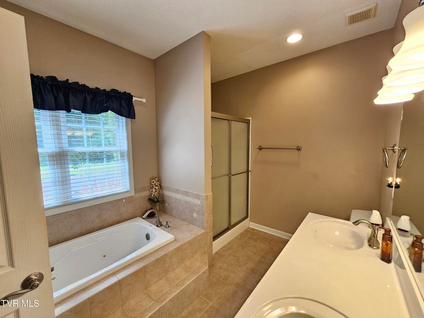 Photo #20: 22 Bedding Place