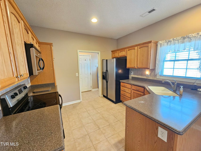 Photo #26: 22 Bedding Place