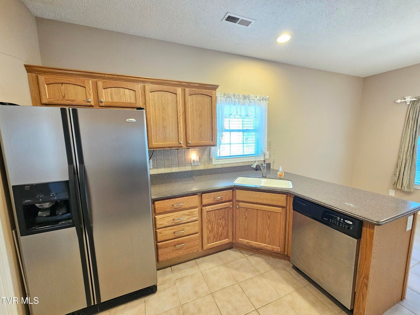 Photo #27: 22 Bedding Place