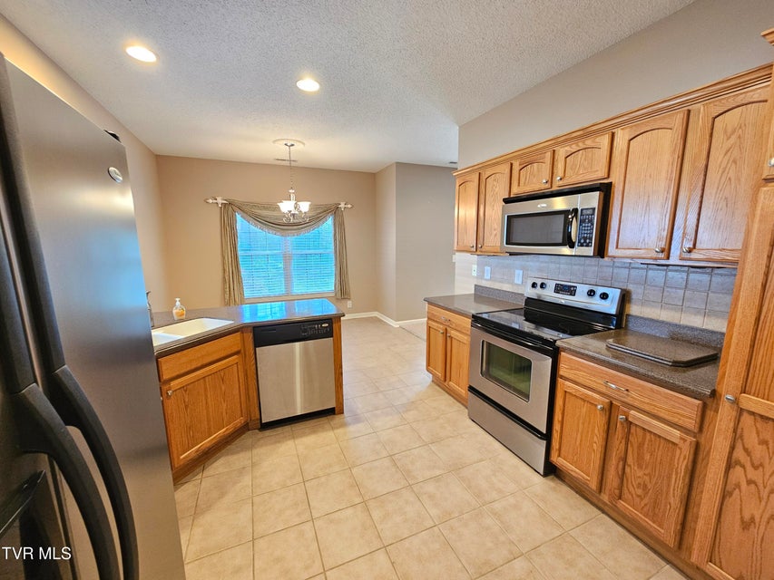 Photo #29: 22 Bedding Place