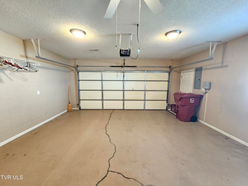 Photo #38: 22 Bedding Place