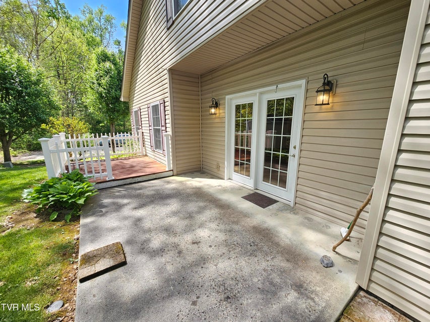 Photo #7: 22 Bedding Place