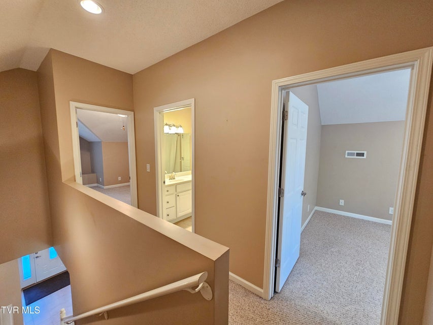 Photo #31: 22 Bedding Place