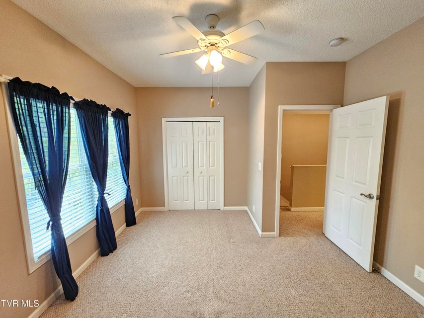 Photo #33: 22 Bedding Place