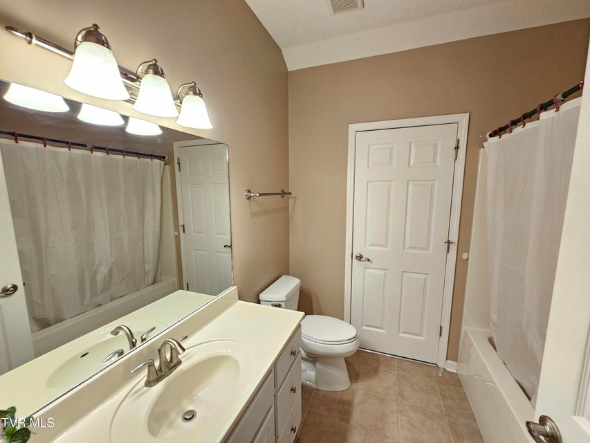 Photo #34: 22 Bedding Place