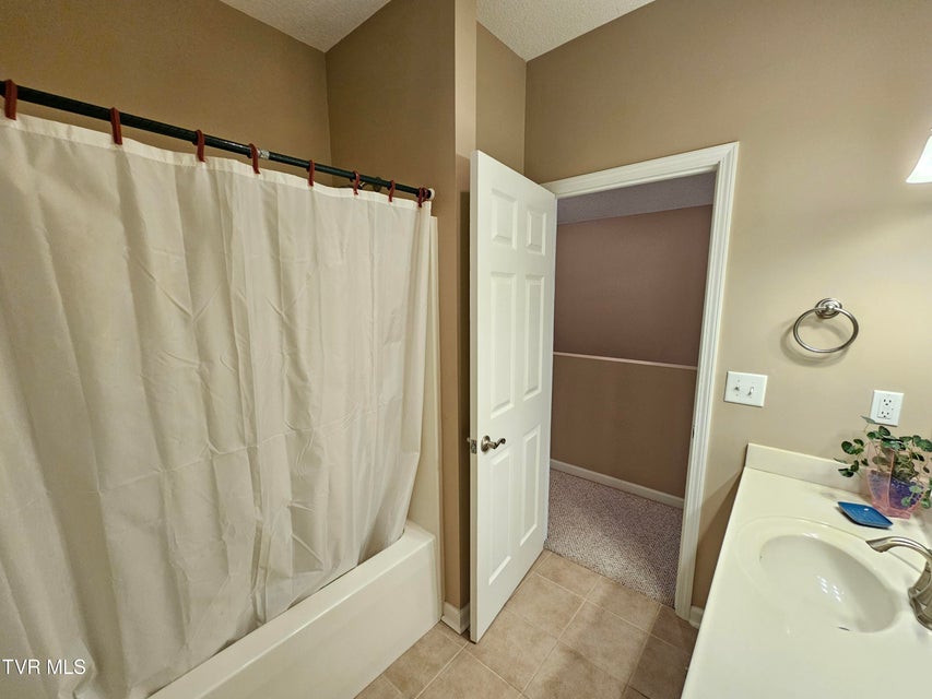 Photo #35: 22 Bedding Place