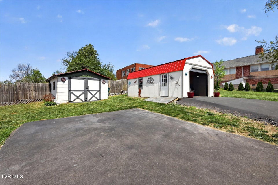 Photo #33: 305 Texas Avenue