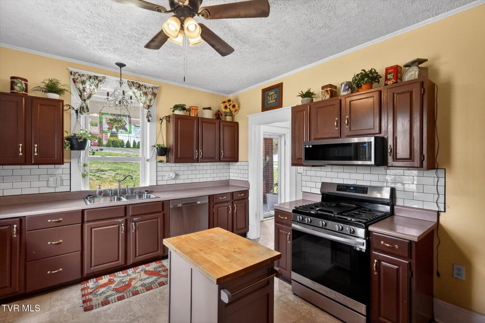 Photo #8: 305 Texas Avenue