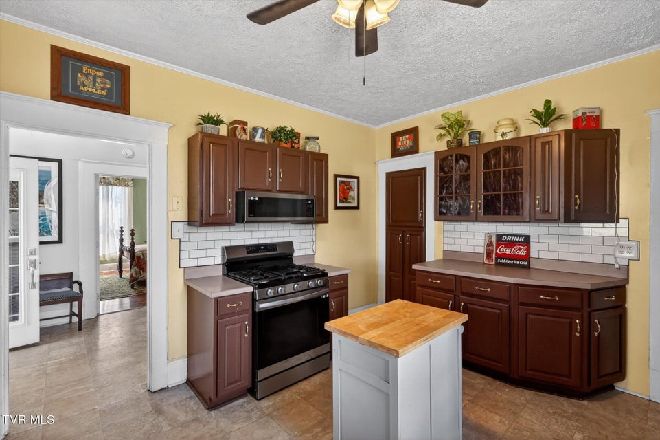 Photo #11: 305 Texas Avenue