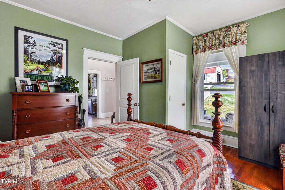 Photo #16: 305 Texas Avenue