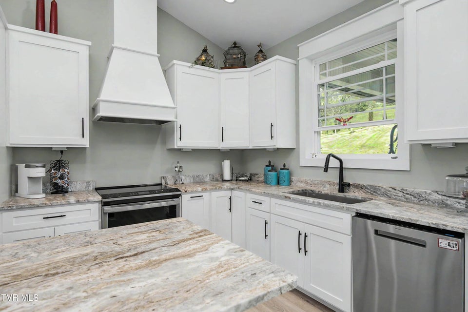 Photo #15: 100 Hunt Road