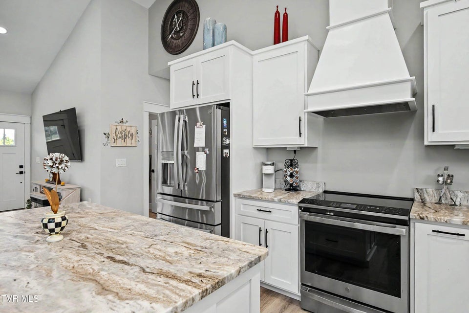 Photo #28: 100 Hunt Road