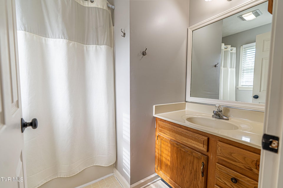 Photo #34: 809 Edgemont North Street