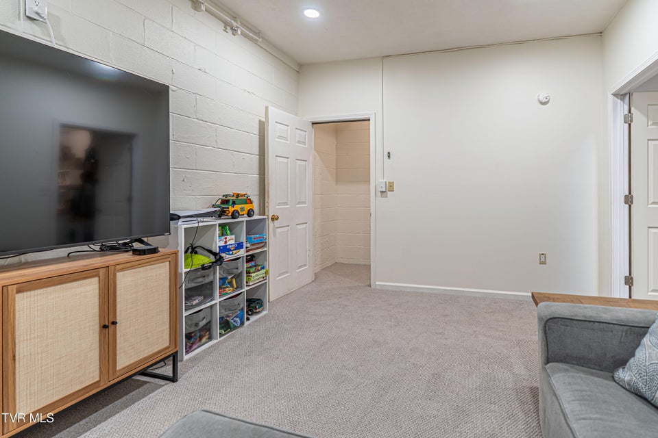 Photo #38: 809 Edgemont North Street