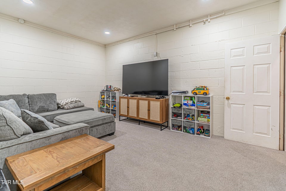 Photo #37: 809 Edgemont North Street