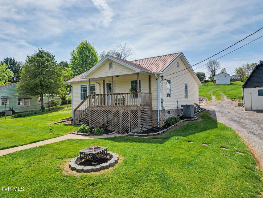 Photo #2: 820 Edison Street