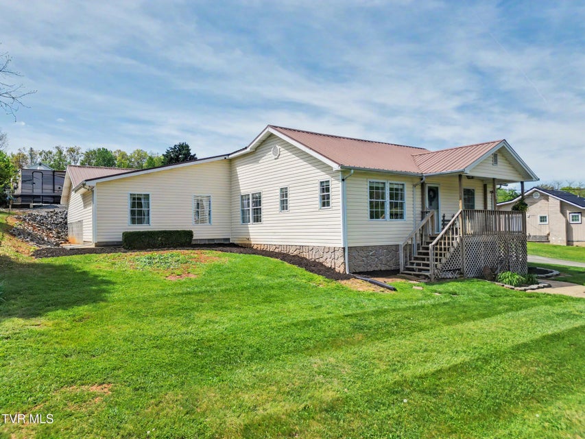 Photo #3: 820 Edison Street