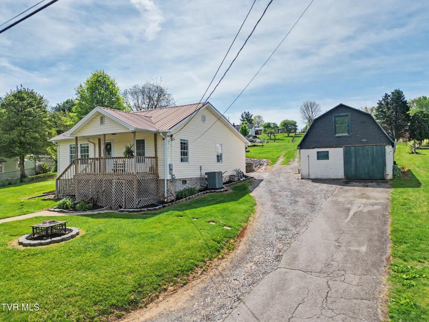 Photo #4: 820 Edison Street