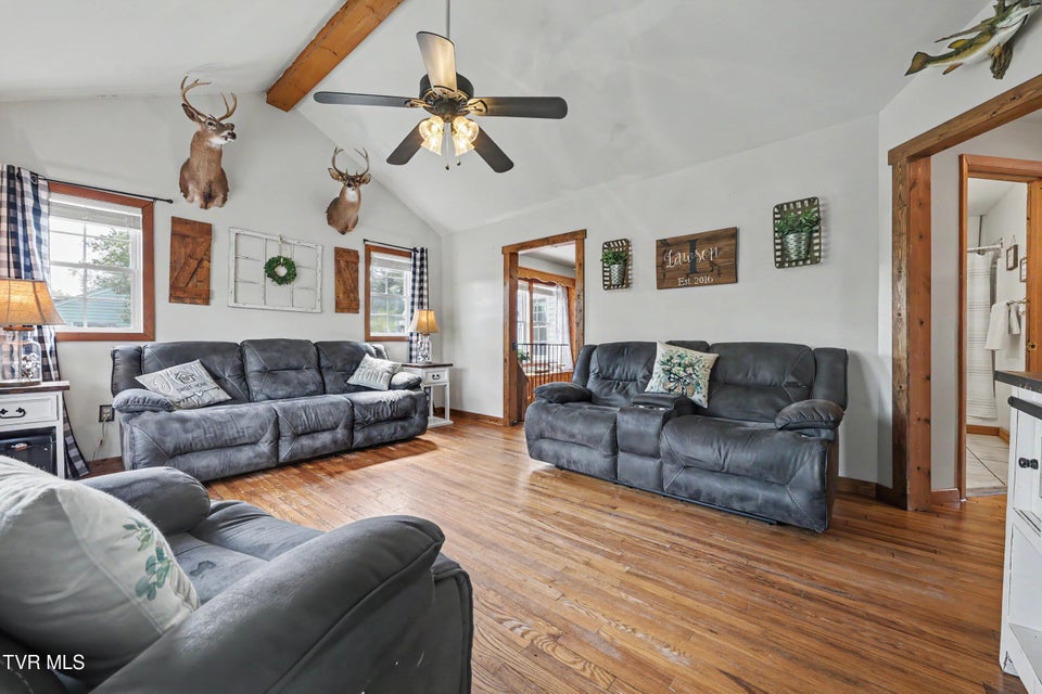 Photo #7: 820 Edison Street