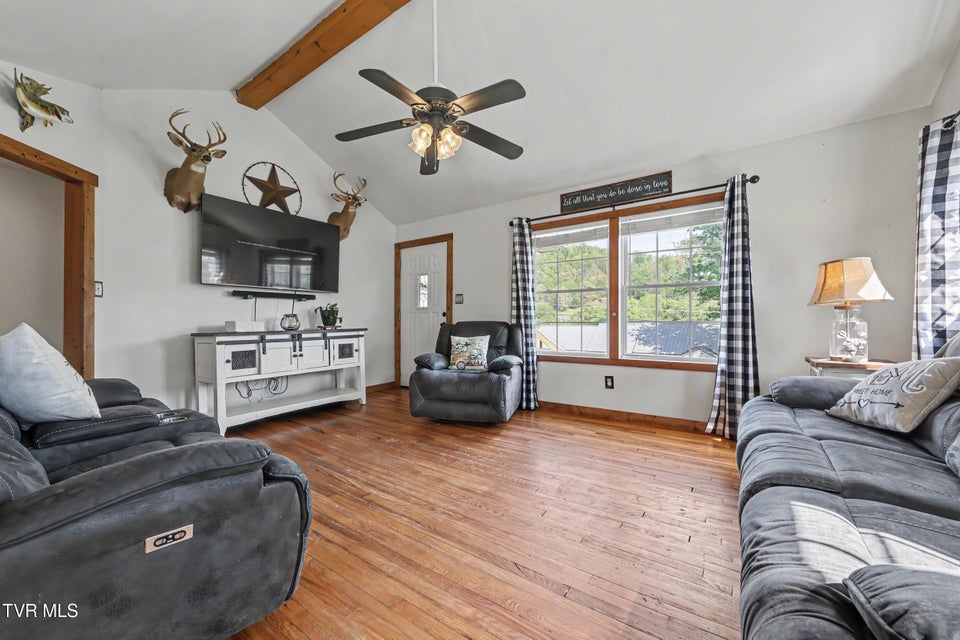 Photo #8: 820 Edison Street