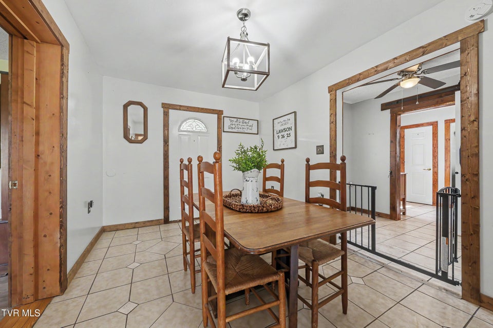 Photo #15: 820 Edison Street