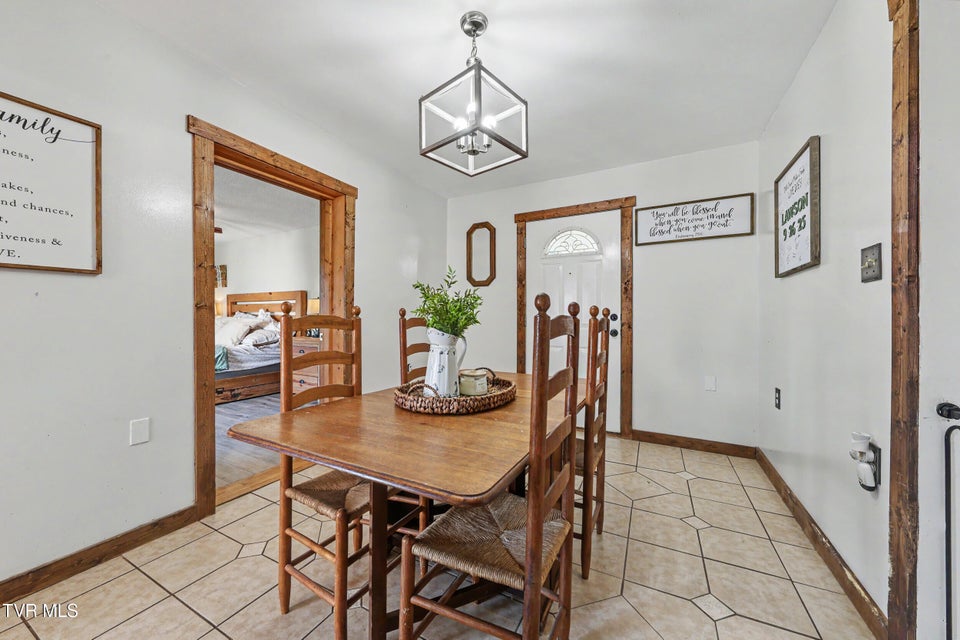 Photo #17: 820 Edison Street