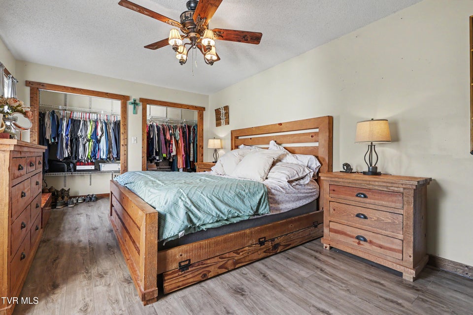 Photo #19: 820 Edison Street