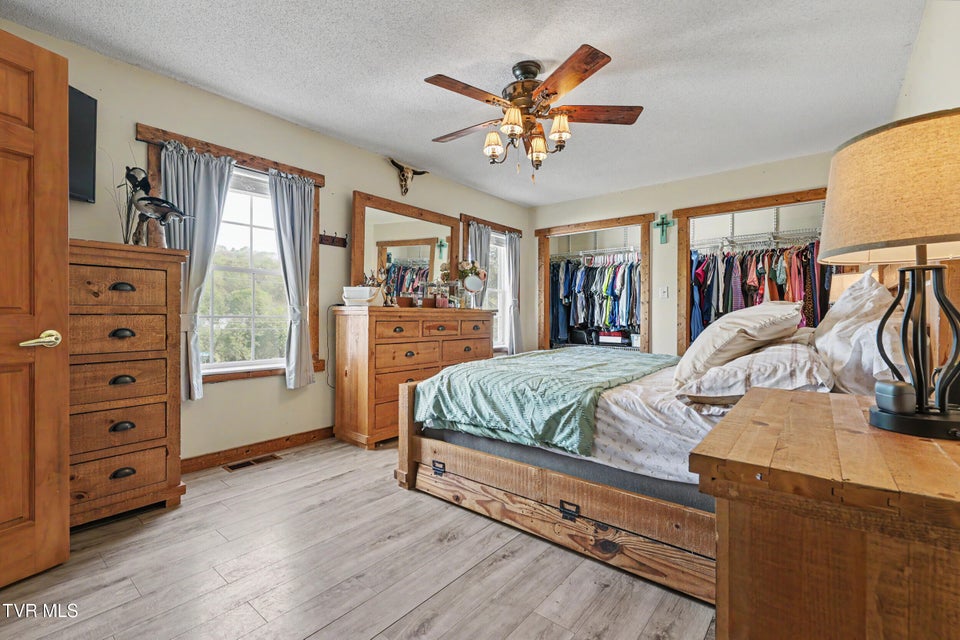 Photo #22: 820 Edison Street