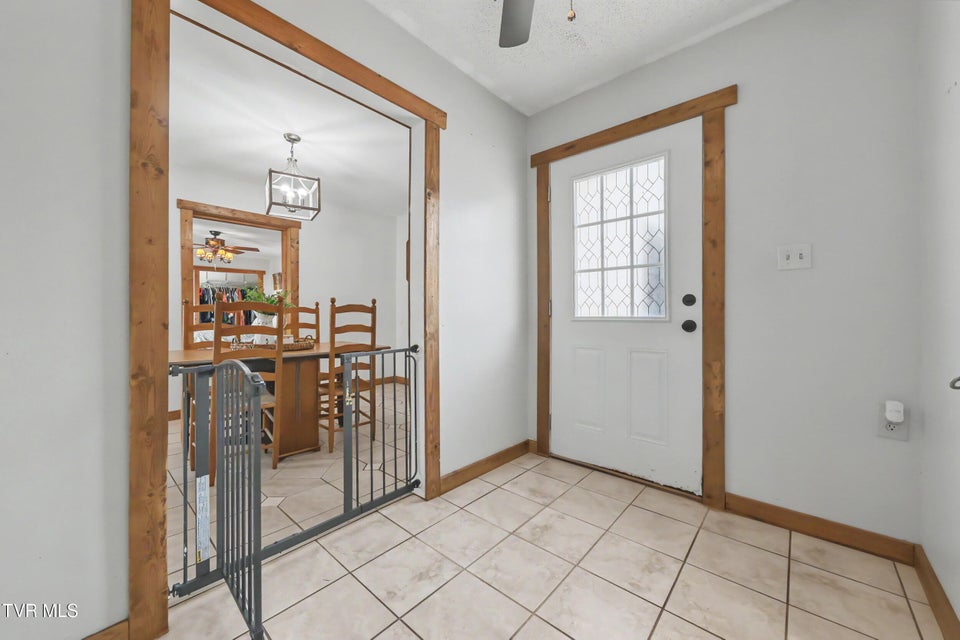 Photo #23: 820 Edison Street