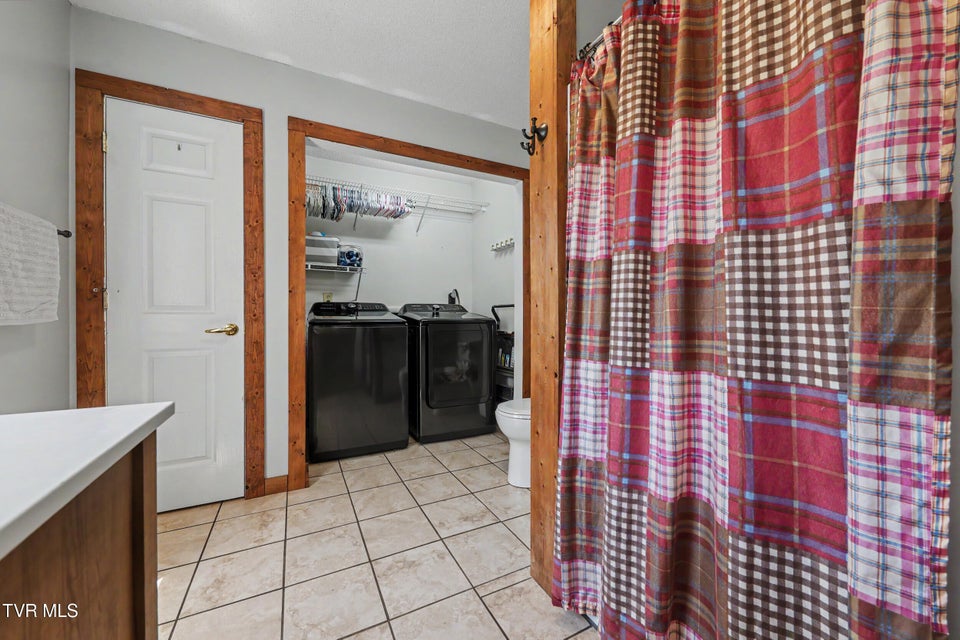 Photo #26: 820 Edison Street