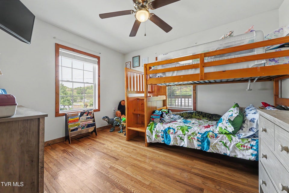 Photo #27: 820 Edison Street