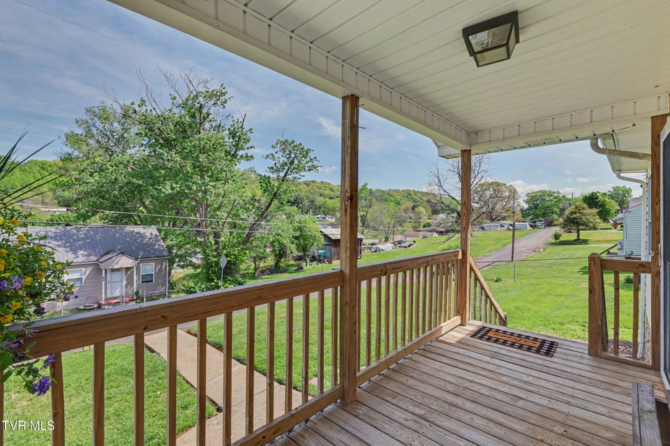 Photo #32: 820 Edison Street