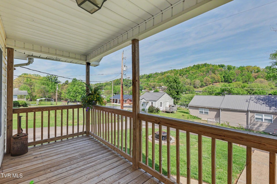 Photo #33: 820 Edison Street