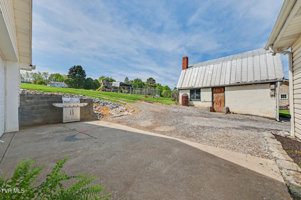 Photo #34: 820 Edison Street