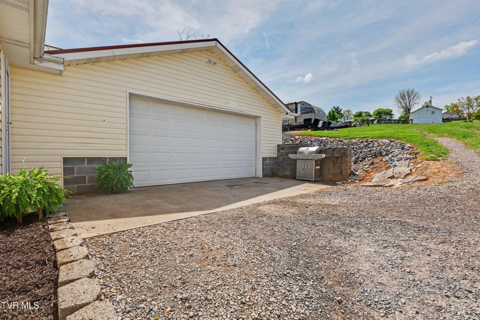 Photo #35: 820 Edison Street