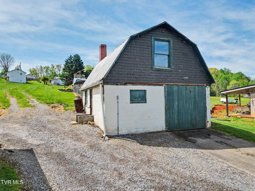 Photo #37: 820 Edison Street