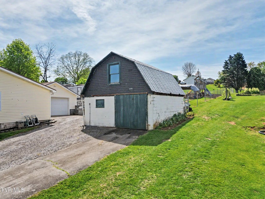 Photo #38: 820 Edison Street