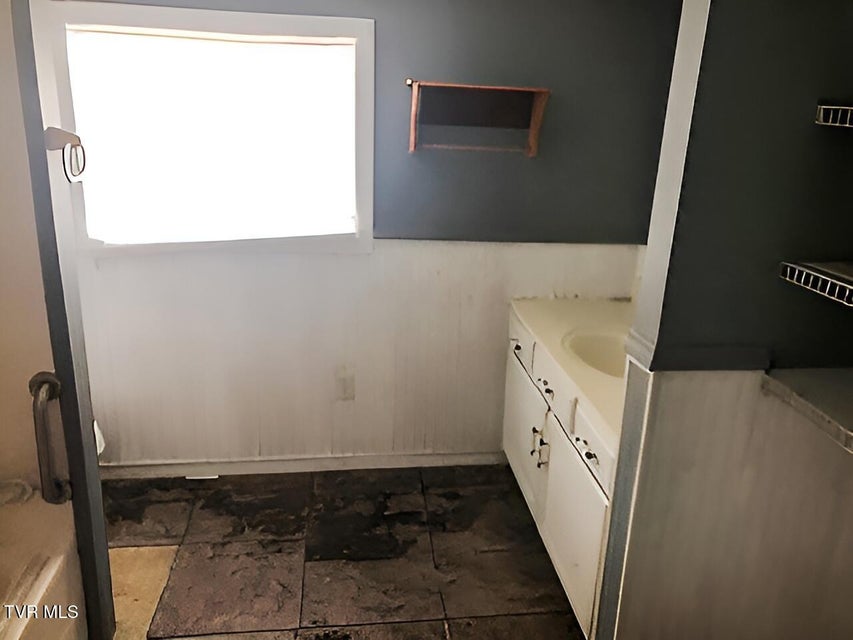 Photo #14: 476 Morelock Street