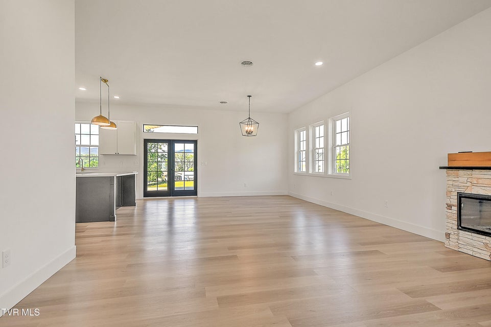 Photo #9: 137 Crestview Drive