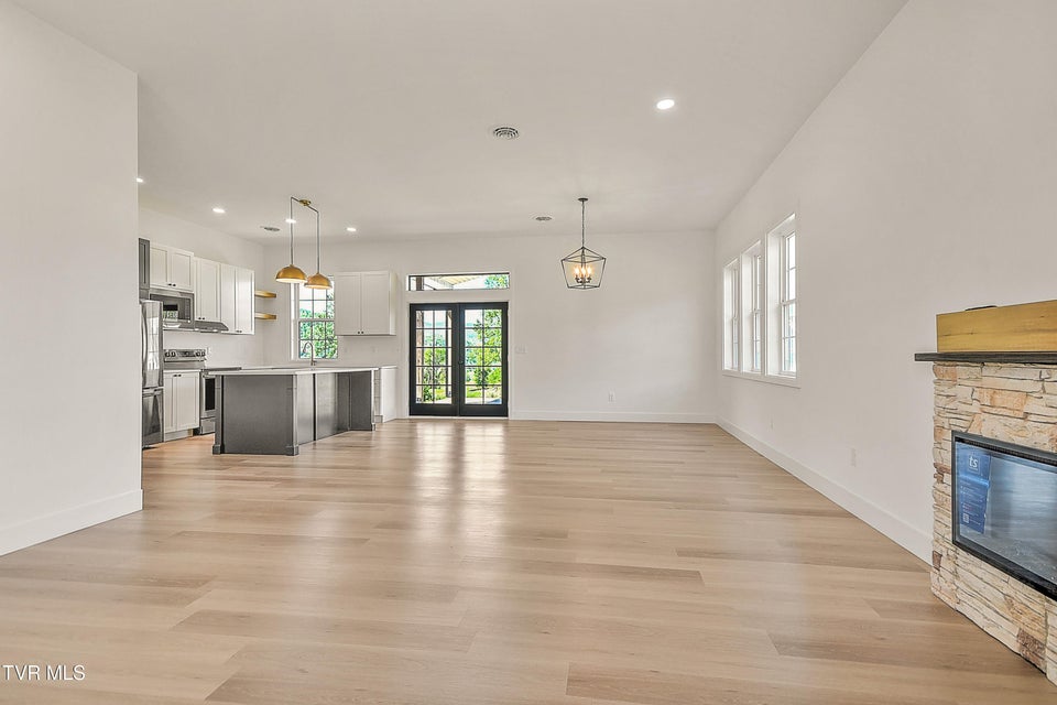 Photo #10: 137 Crestview Drive