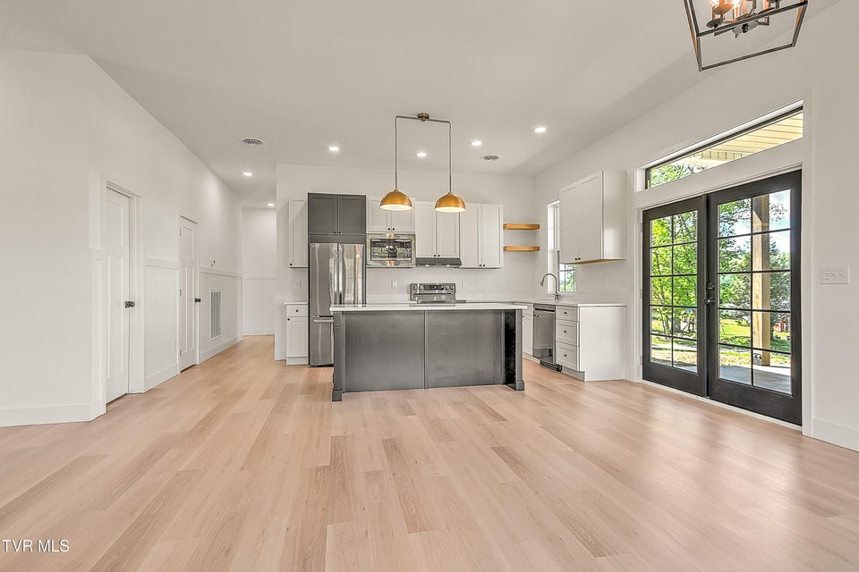 Photo #17: 137 Crestview Drive