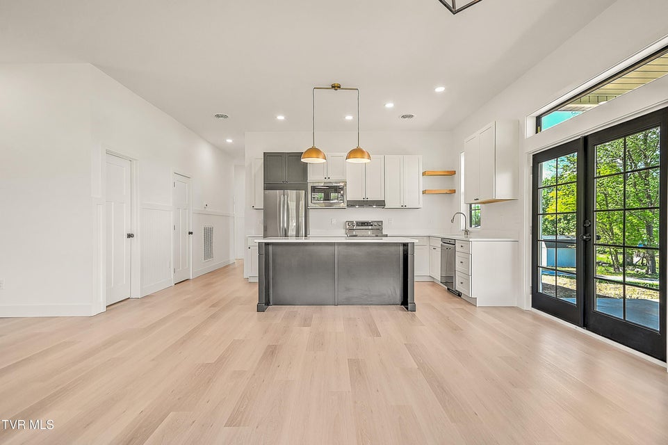 Photo #18: 137 Crestview Drive