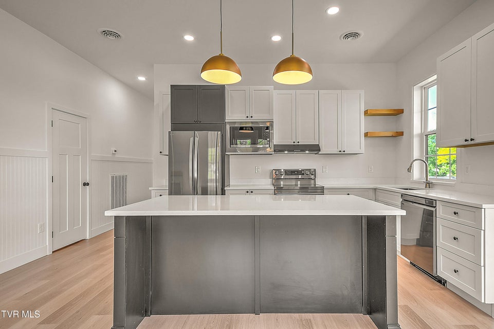 Photo #23: 137 Crestview Drive